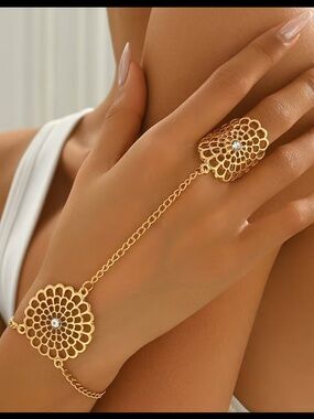 Gold Floral Chain Hand Bracelet - & Ring Elegant Gold Handpiece